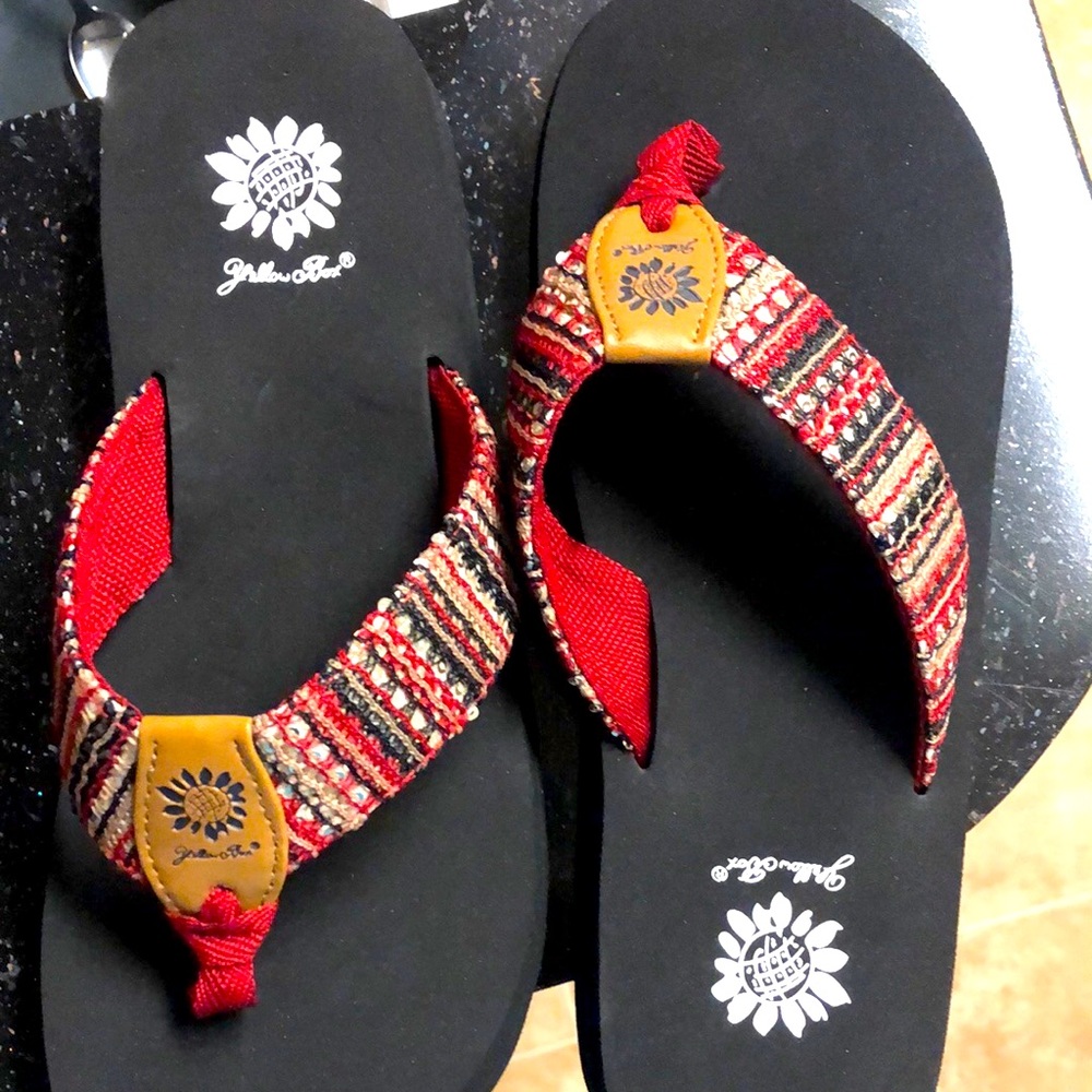 NEVER WORN! Yellow Box flip flops size 9
